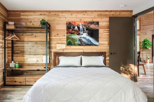 Bedroom 1 - Queen Bed