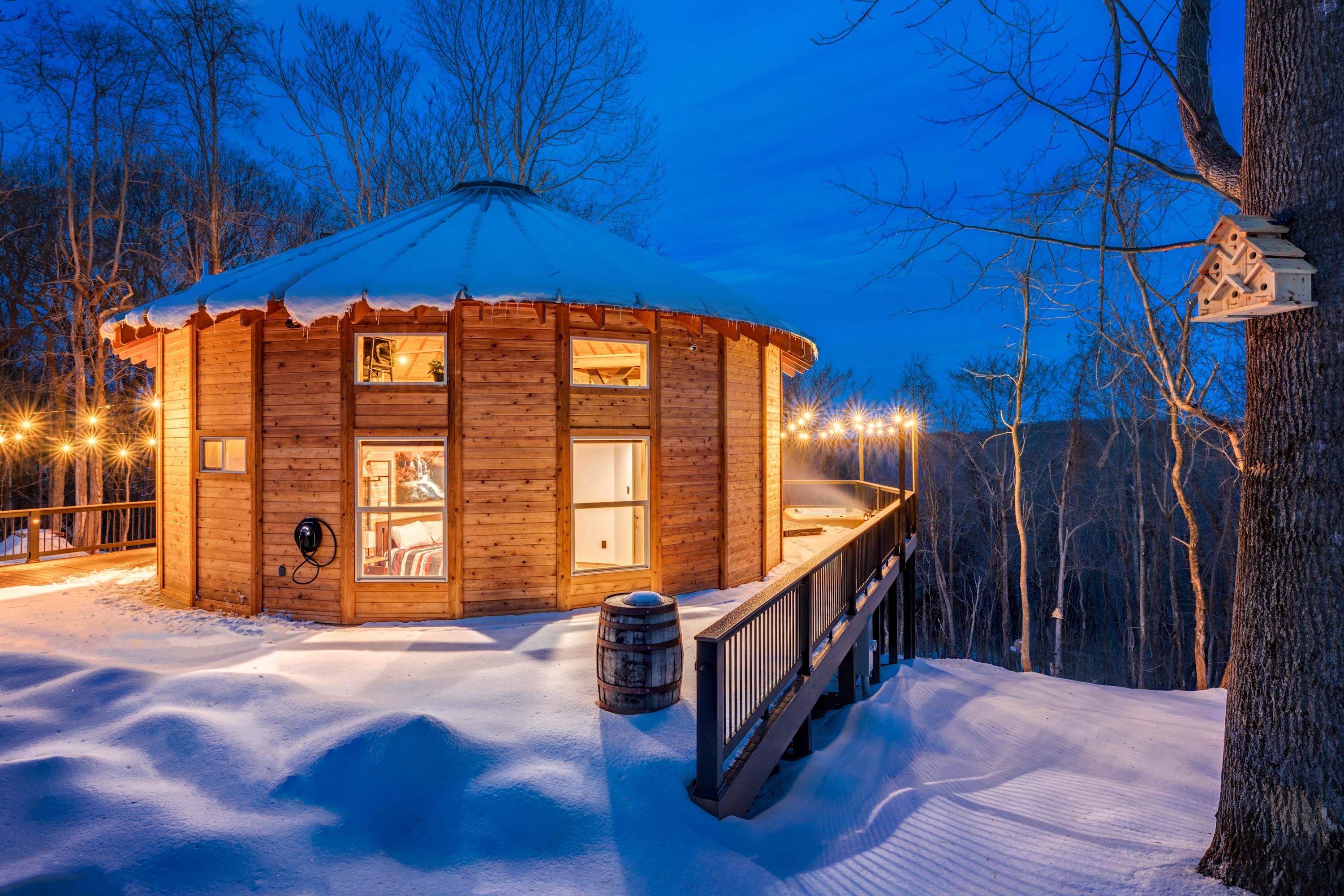 <span  class="uc_style_uc_tiles_grid_image_elementor_uc_items_attribute_title" style="color:#ffffff;">Cozy winters, EV charger, well-lit deck with string lights, and a large hot tub!</span>