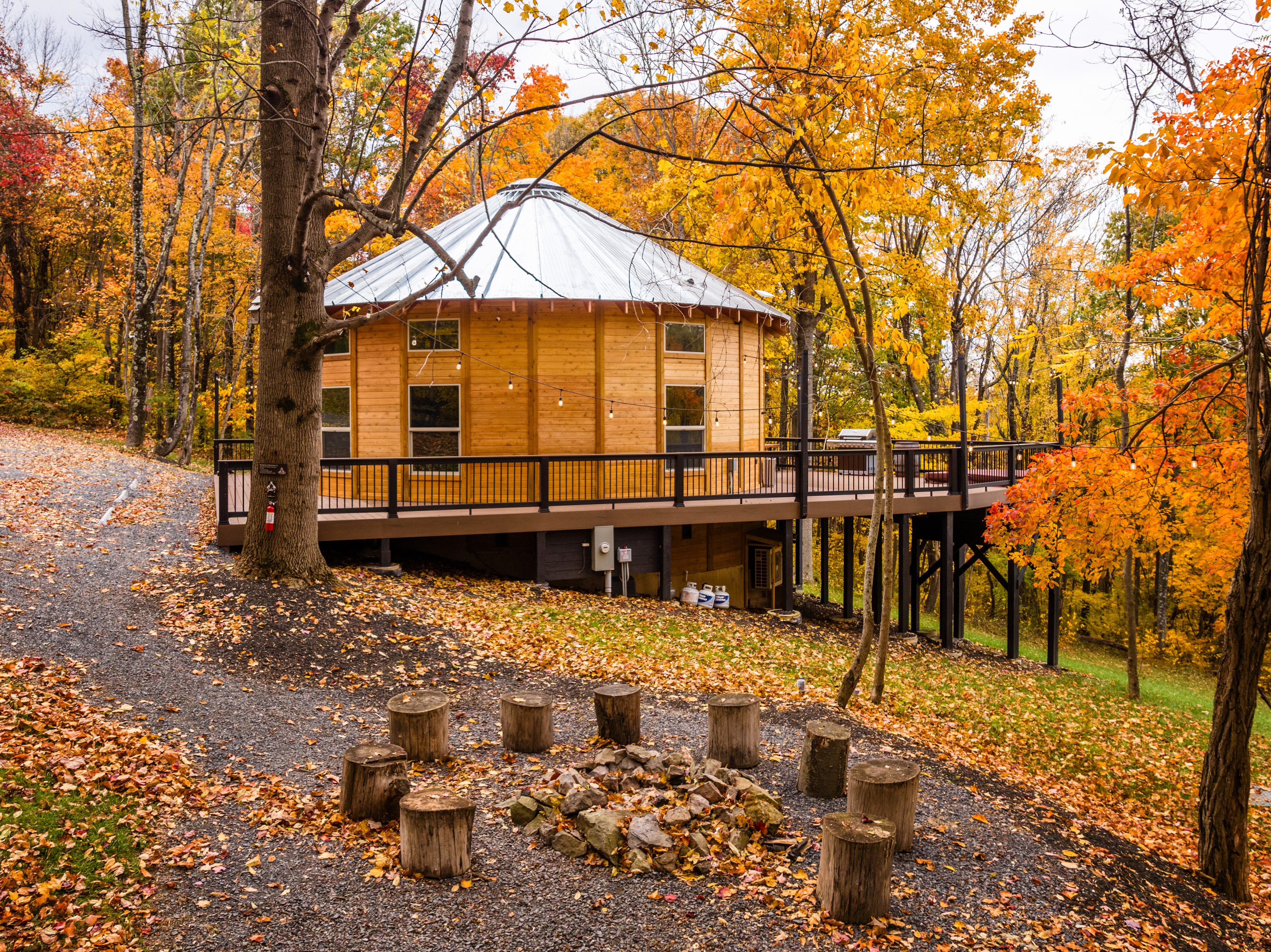 <span  class="uc_style_uc_tiles_grid_image_elementor_uc_items_attribute_title" style="color:#ffffff;">Early misty morning unveils the Shenandoah Yurt amidst a kaleidoscope of autumnal hues and tranquility</span>