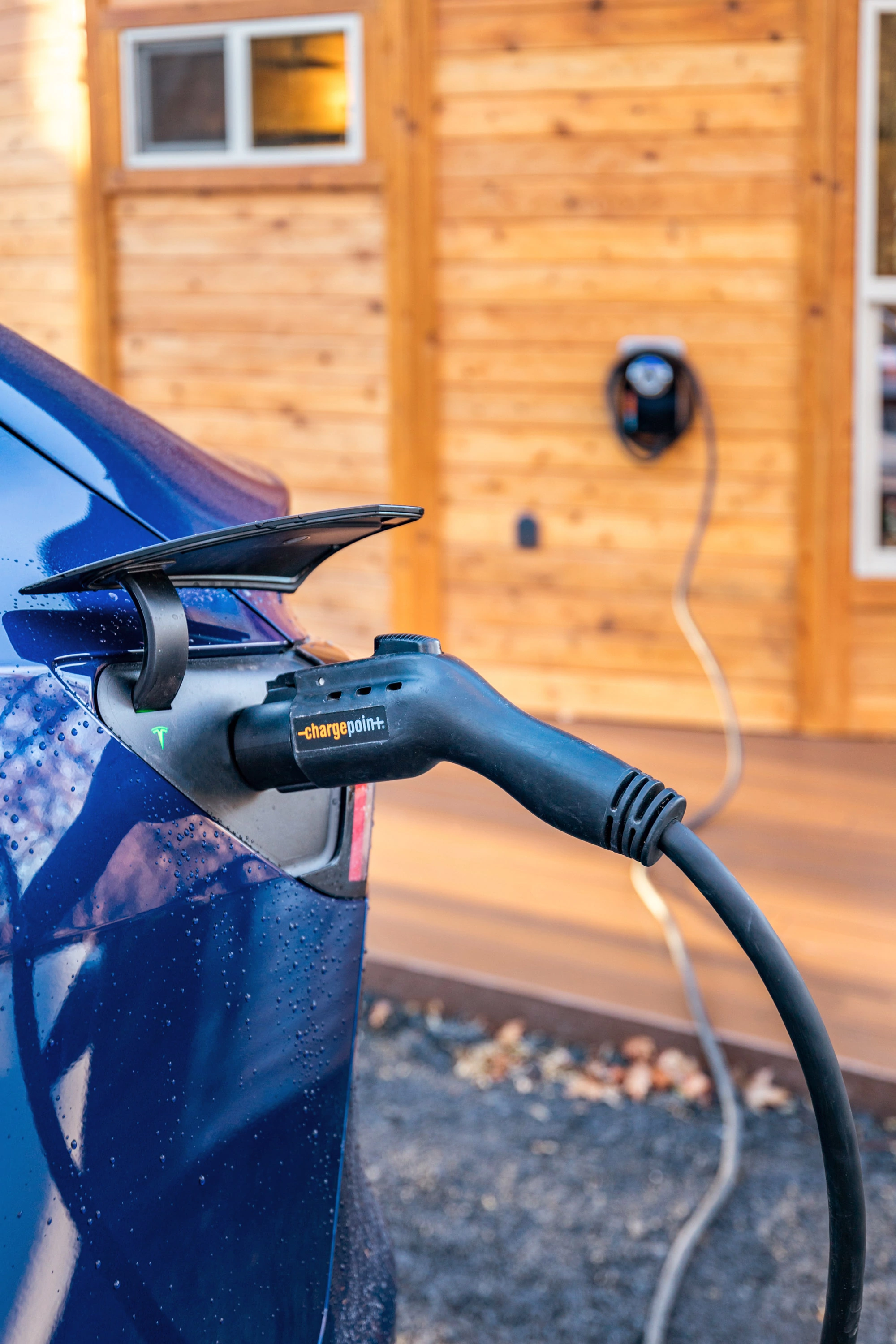 <span  class="uc_style_uc_tiles_grid_image_elementor_uc_items_attribute_title" style="color:#ffffff;">Fast Level 2 EV charger. We're getting 30-40mi/hour.</span>